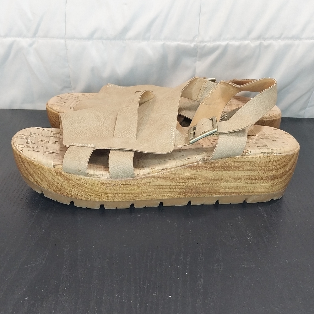 Korks Women's Beige Wedge Sandals Size 9M